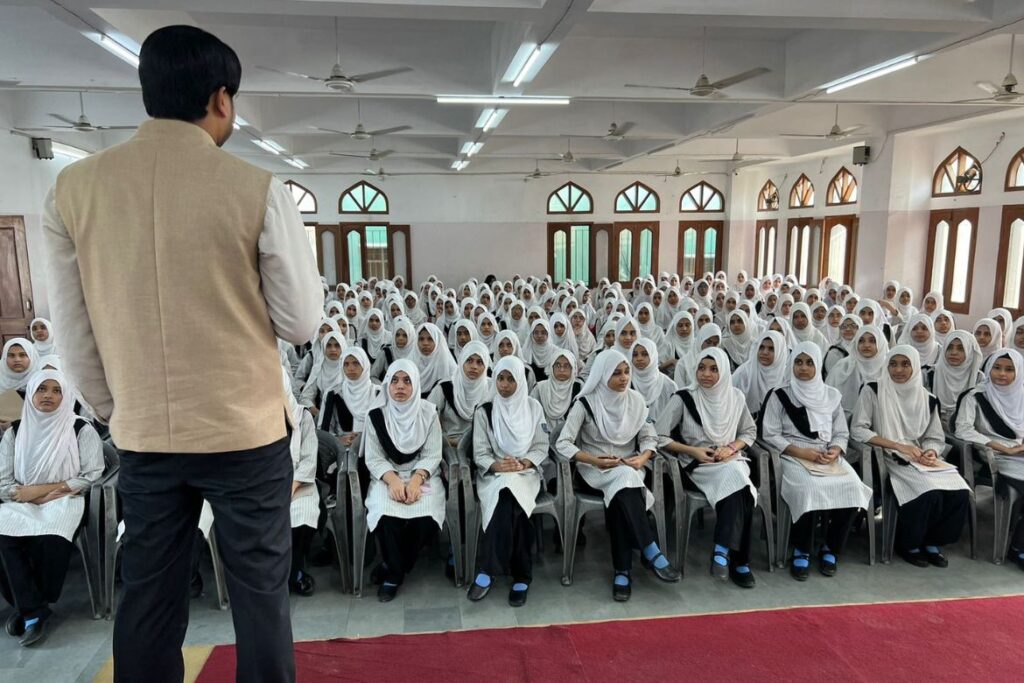 Dr. Mohammed Shoaib Delivers Motivational Lecture to Students at Imam Rabbani School​