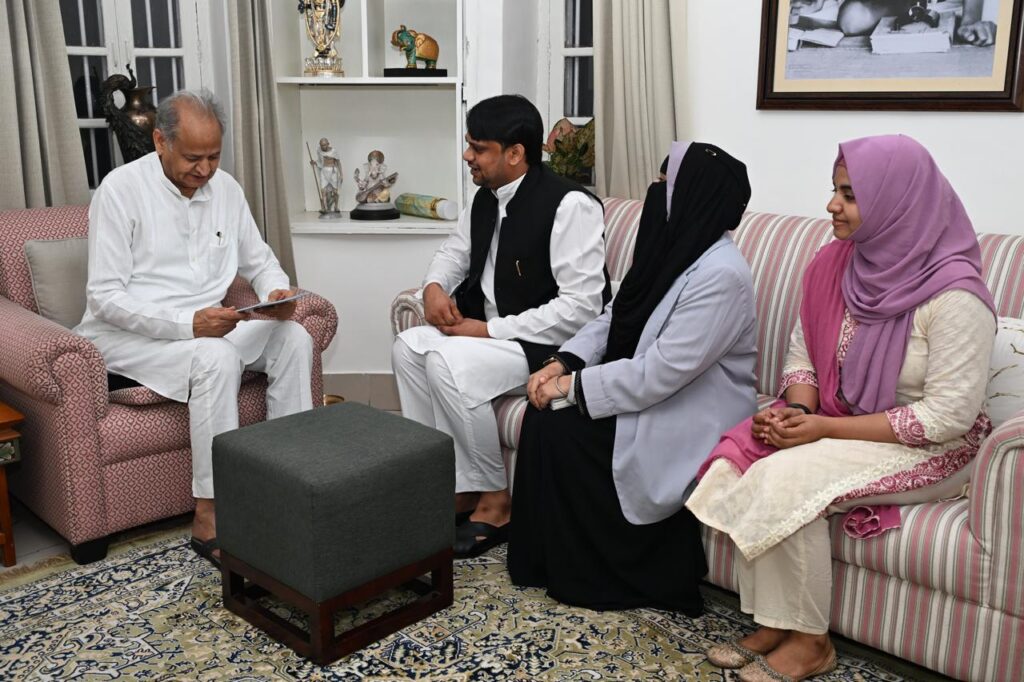 Dr. Mohammed Shoaib (PCC Secretary) met Mr. Ashok Gehlot (Ex-Chief Minister of Rajasthan)